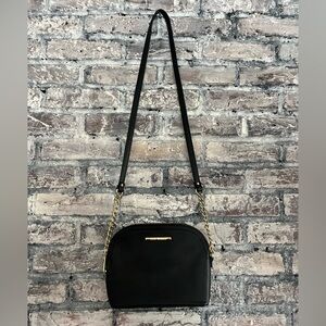 Steve Madden Black Crossbody Bag with Gold Chain excellent condition, very clean